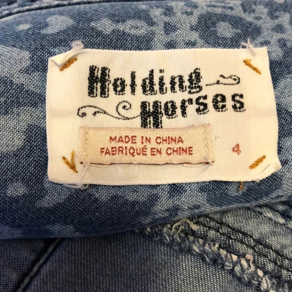 HOLDING HORSES Anthropologie Ikat Damask Boho Chambray Collard Button Down - Picture 7 of 8